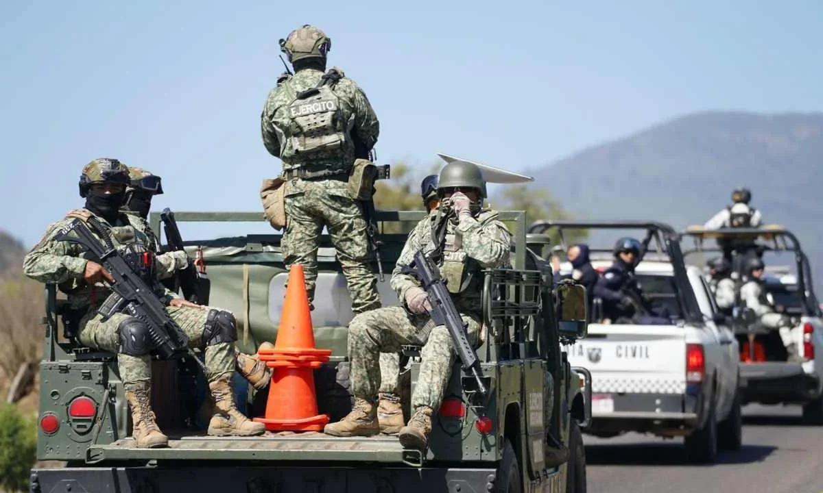 Gobierno de México toma control en Chilapa tras desplazamientos de personas por enfrentamientos de grupos del crimen organizado.