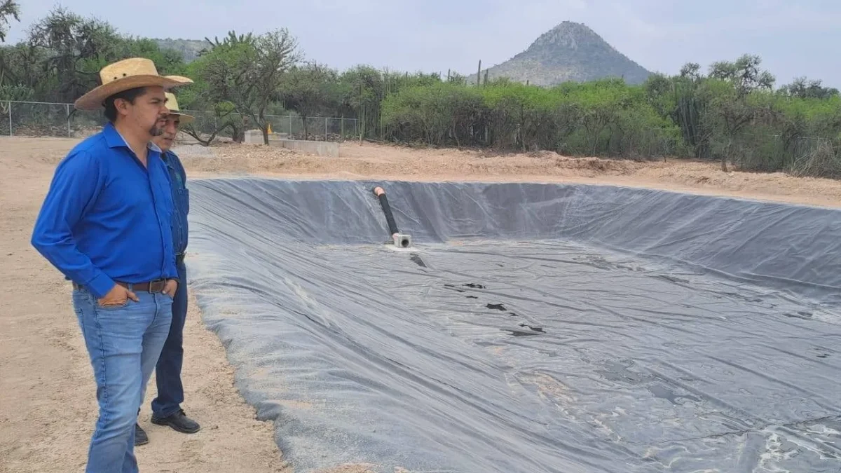 El director de la CEA junto con la alcaldesa de Villa Hidalgo supervisaron los avances de la Planta de Tratamiento de Aguas Residuales Norte.