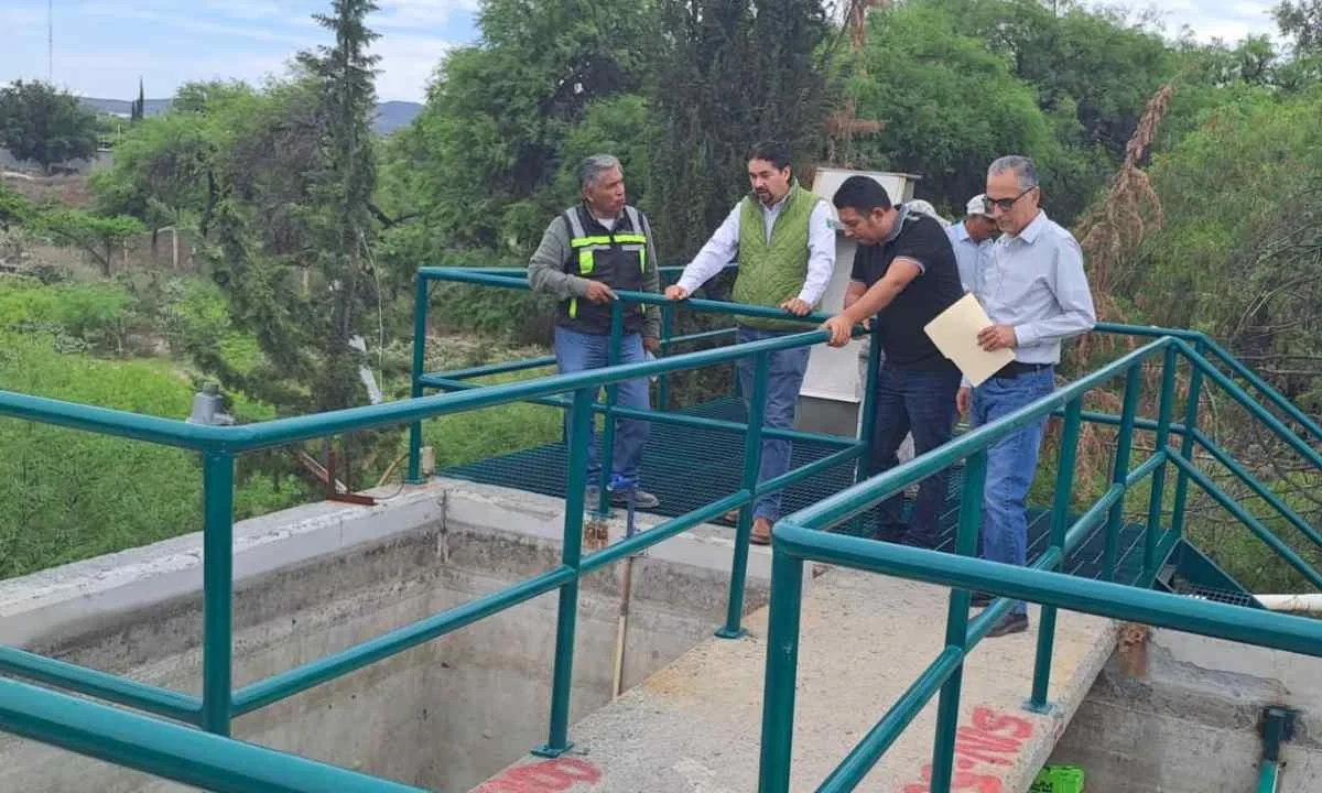 La Comisión Estatal del Agua de SLP supervisó el avance del saneamiento de la planta de tratamiento de aguas residuales en el municipio de Moctezuma.