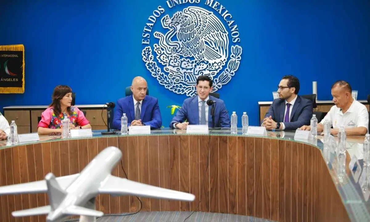 Gobierno y aerolíneas de carga revisan avances en el AIFA.