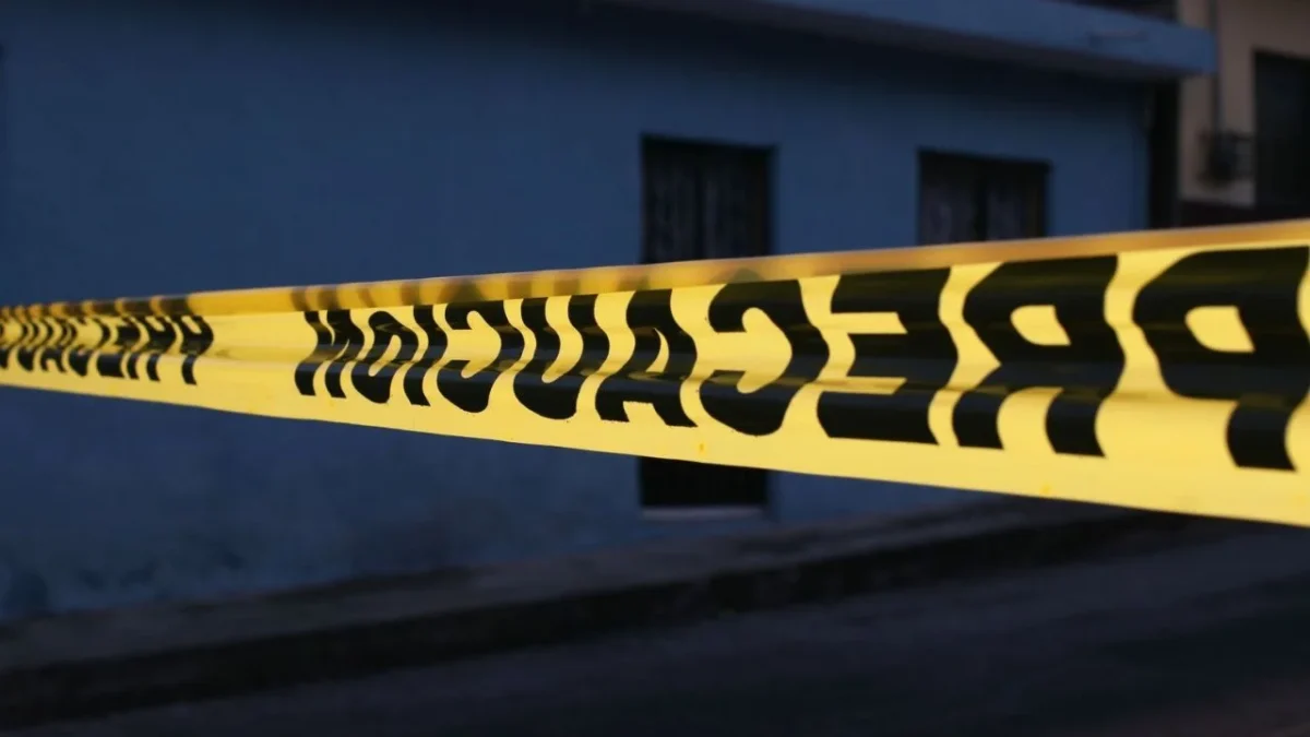 El chofer de una combi murió asesinado por un disparo en la cabeza cercano al Centro de Ometepec, en el estado de Guerrero.