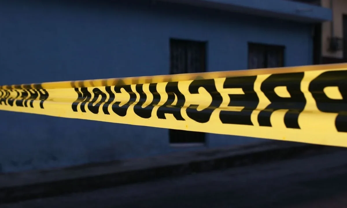 El chofer de una combi murió asesinado por un disparo en la cabeza cercano al Centro de Ometepec, en el estado de Guerrero.