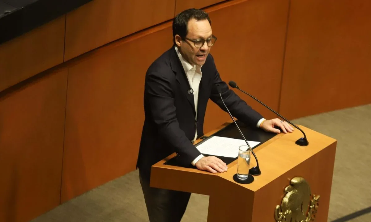 El coordinador de los senadores de MC, Clemente Castañeda, consideró que el Estado debe abordar el tema de Rubén Rocha Moya con seriedad.