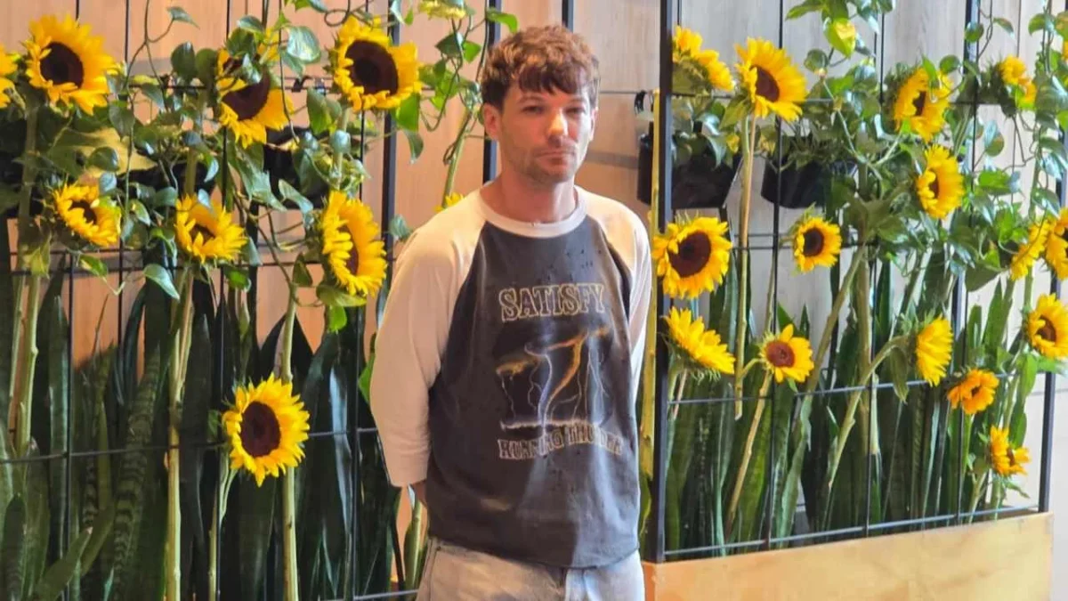 A horas de subirse al escenario del Tecate Emblema, Louis Tomlinson dijo que México ha sido un lugar clave para su carrera.