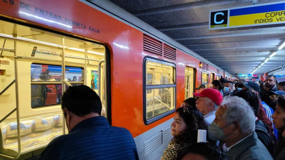 La noche de este martes se reportó una explosión en la Línea 2 del Metro de la Ciudad de México.