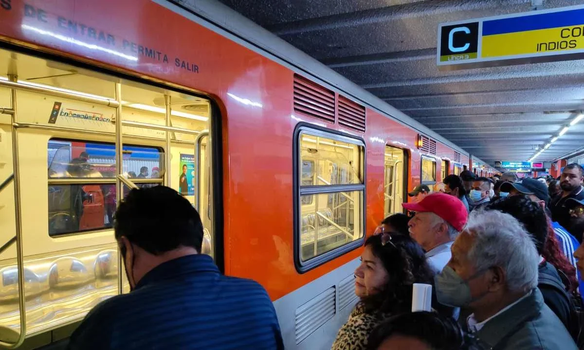 La noche de este martes se reportó una explosión en la Línea 2 del Metro de la Ciudad de México.