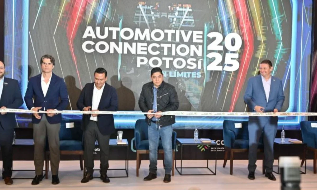 El gobernador Ricardo Gallardo informó la inversión de 5 mil millones de pesos en infraestructura para reforzar el clúster automotriz.