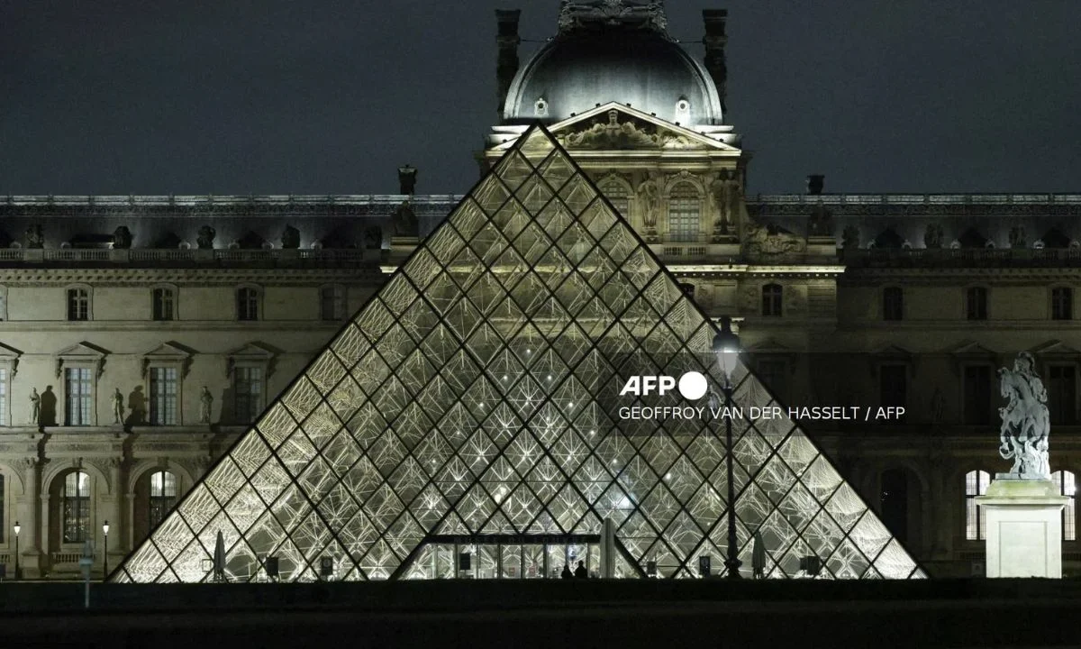 Flammarion cedió los derechos del libro 'Main basse sur le Louvre' a la productora Iconoclast para realizar el largometraje y la serie.