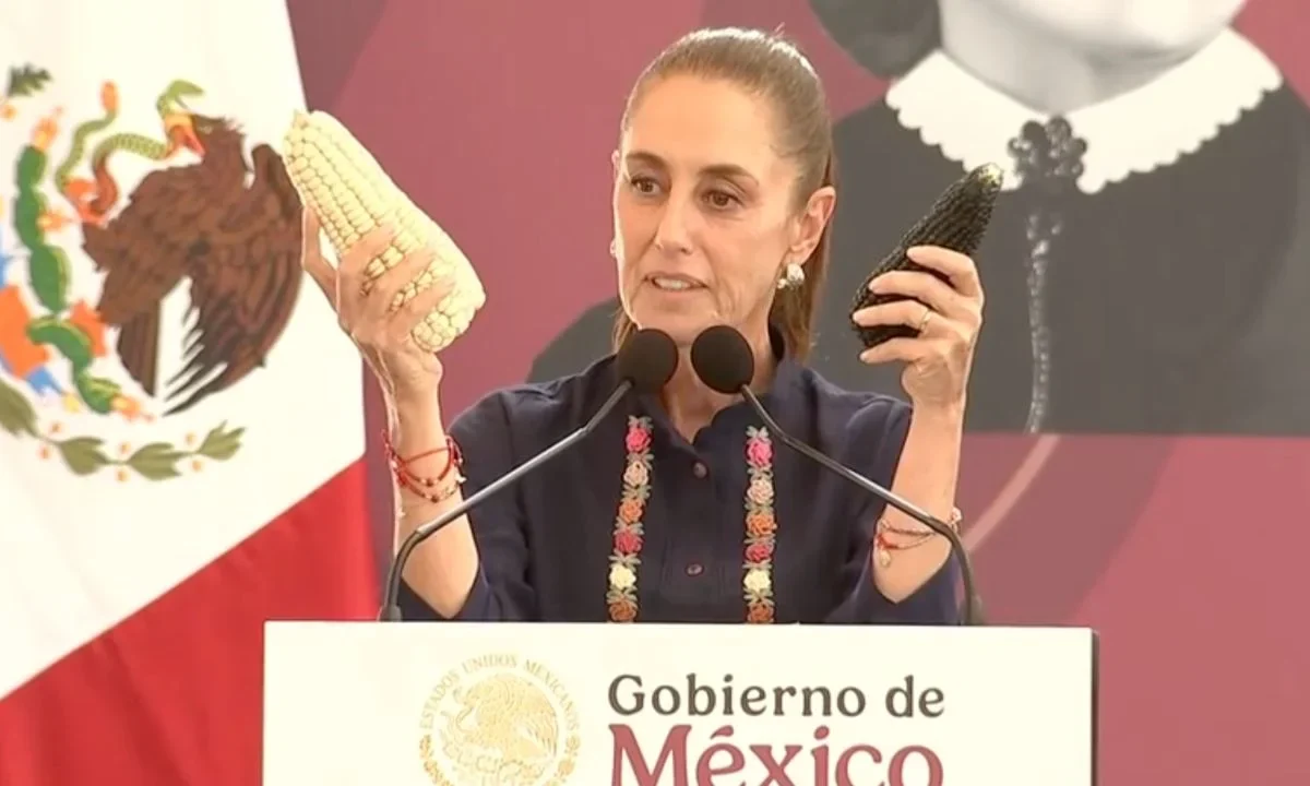 Claudia Sheinbaum entregó 100 equipamientos del programa Comaleras Bienestar para la elaboración a mano de tortillas en Jocotitlán.