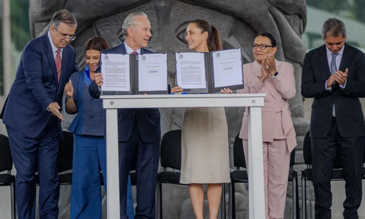 La presidenta Claudia Sheinbaum encabezó la firma de dos decretos, dichas acciones son parte del Plan México.