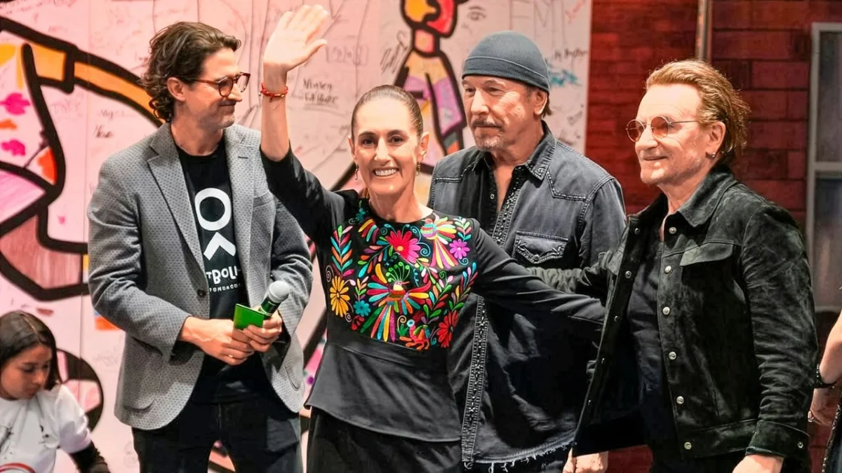 Sheinbaum recibió a Bono y The Edge de la banda U2 durante un encuentro con niñas, niños y jóvenes de la Street Child World Cup México 2026.
