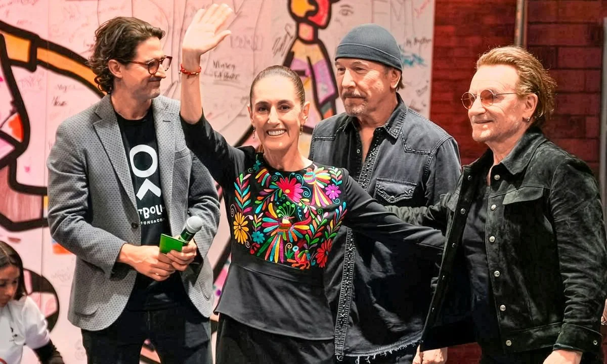Sheinbaum recibió a Bono y The Edge de la banda U2 durante un encuentro con niñas, niños y jóvenes de la Street Child World Cup México 2026.