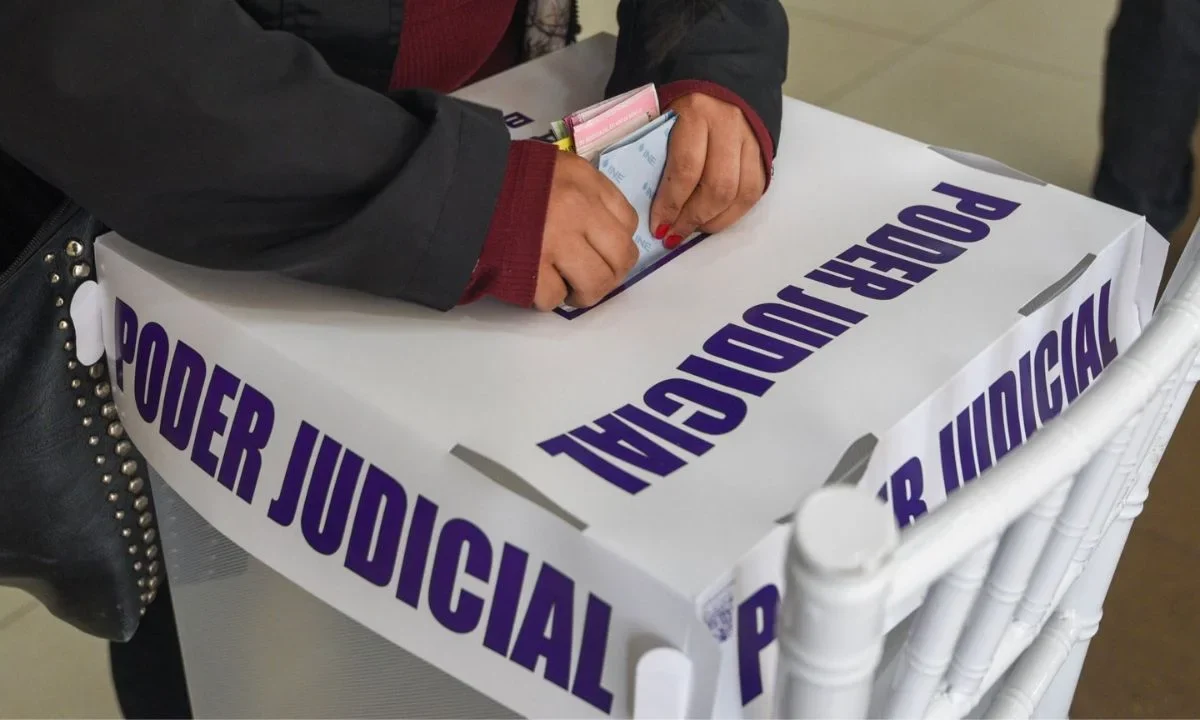 La reforma constitucional fue turnada a la Cámara de Diputados para modificar la elección judicial, propone aplazar los comicios al 2028.