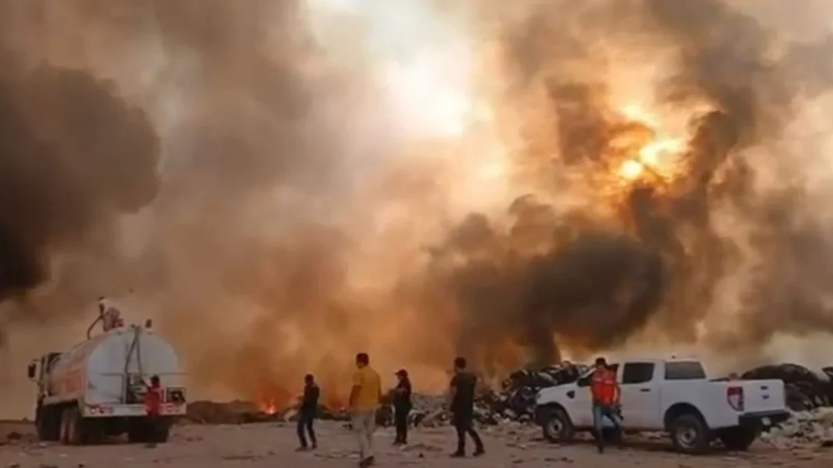 Continúan labores para sofocar incendio en basurero de Mazatlán