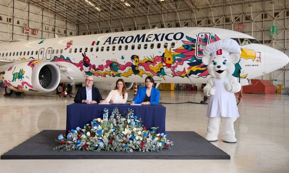 Aeroméxico y Grupo Bimbo anunciaron una alianza estratégica para promover el uso de Combustible Sostenible de Aviación.