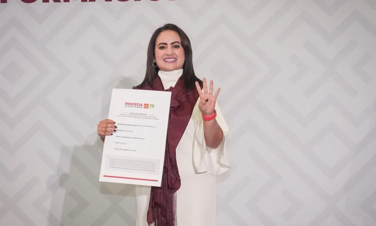 'Defendamos lo que hemos logrado', comentó Gladyz Butanda tras registrarse para liderar el movimiento de la 4T en Michoacán.