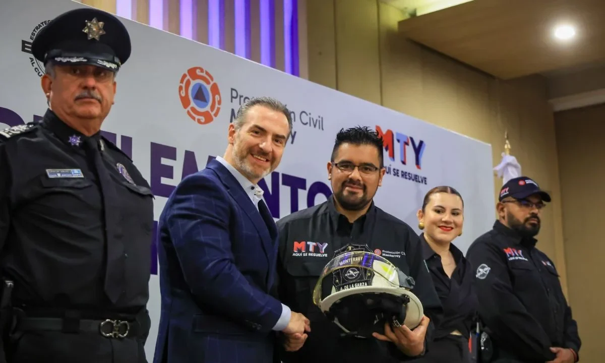 El Gobierno de Monterrey tomó protesta a 30 cadetes que se graduaron como la Primera Generación de la Academia de Protección Civil de Monterrey.