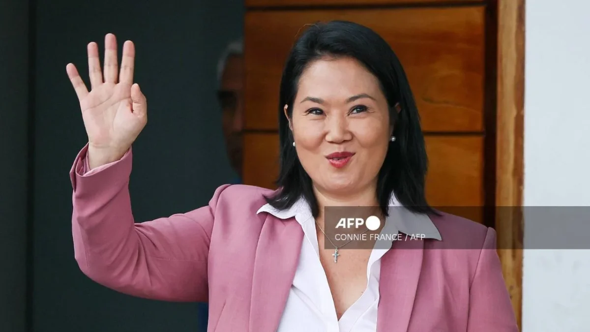 La derechista Keiko Fujimori quedó electa presidenta de Perú tras unos ajustados comicios que marcan el regreso del fujimorismo al poder.