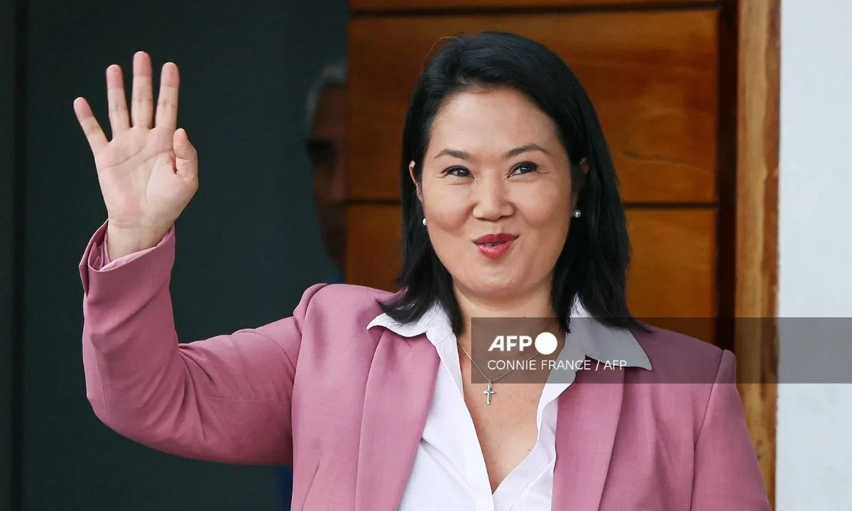 La derechista Keiko Fujimori quedó electa presidenta de Perú tras unos ajustados comicios que marcan el regreso del fujimorismo al poder.