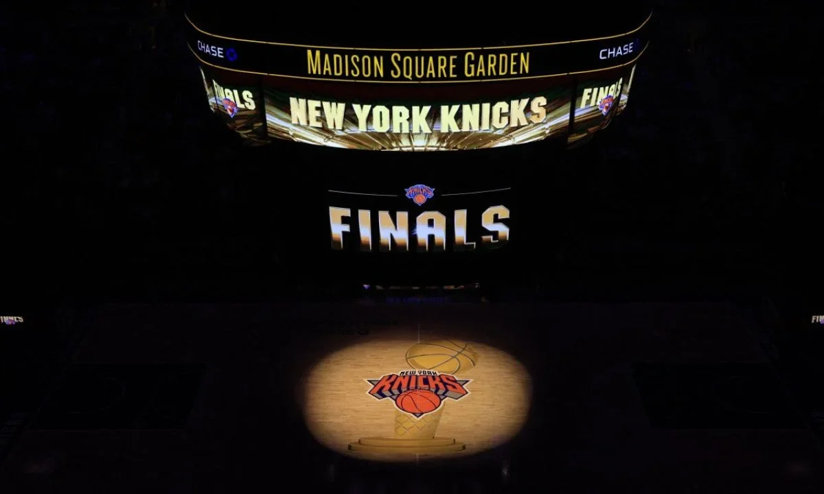 Los Knicks vencieron 105-95 a los San Antonio Spurs en el primer juego de las finales de los playoffs de la NBA.