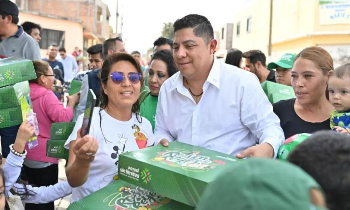 Habitantes de diferentes colonias, reconocieron la presencia de Ricardo Gallardo y destacaron su trabajo al llevar roscas y juguetes.