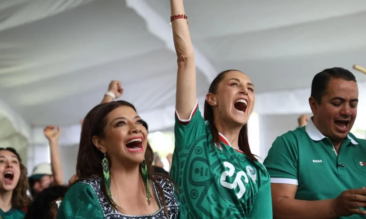 La presidenta Claudia Sheinbaum y la jefa de Gobierno, Clara Brugada, disfrutan juntas de la inauguración del Mundial 2026.