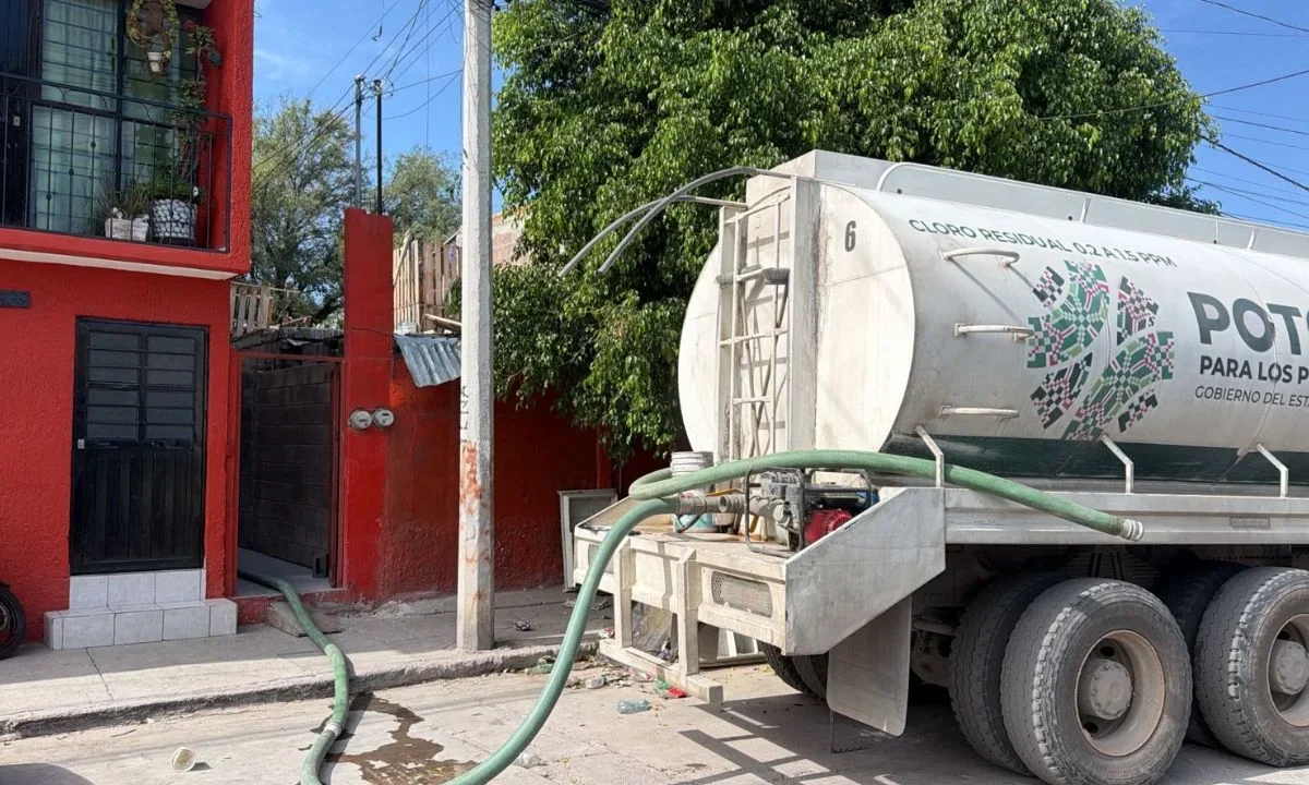SLP distribuyó mediante camiones cisternas para mitigar el desabasto causado por fallas del organismo operador Interapas.