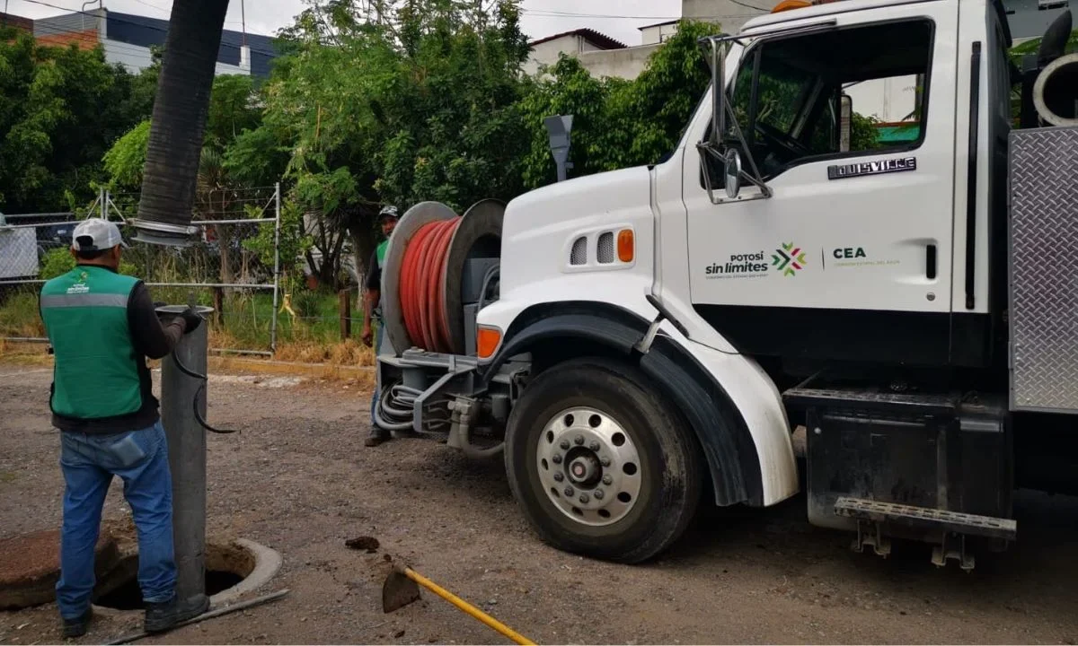 Realizó trabajos de desazolve en más de 2.5 kilómetros de red sanitaria para prevenir inundaciones, taponamientos y riesgos en SLP.