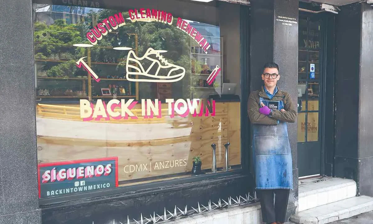 Cambio. Para los que deseen darle un nuevo respiro a ese par de tenis, pueden acudir al local de Alejandro, que se encuentra en Calzada Melchor Ocampo, colonia Anzures.