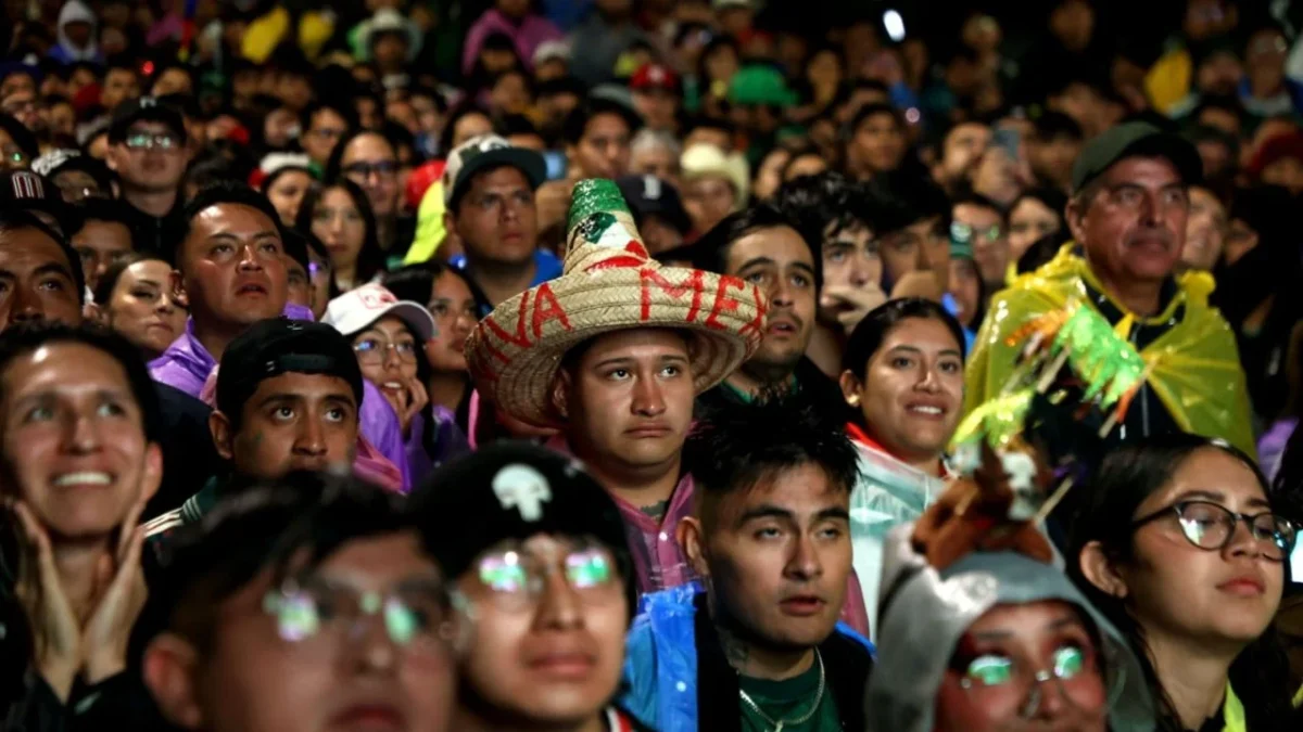 México es eliminado del Mundial 2026 tras caer 3-2 ante Inglaterra y ahoga el grito de emoción de la afición en el Ángel de la Independencia.