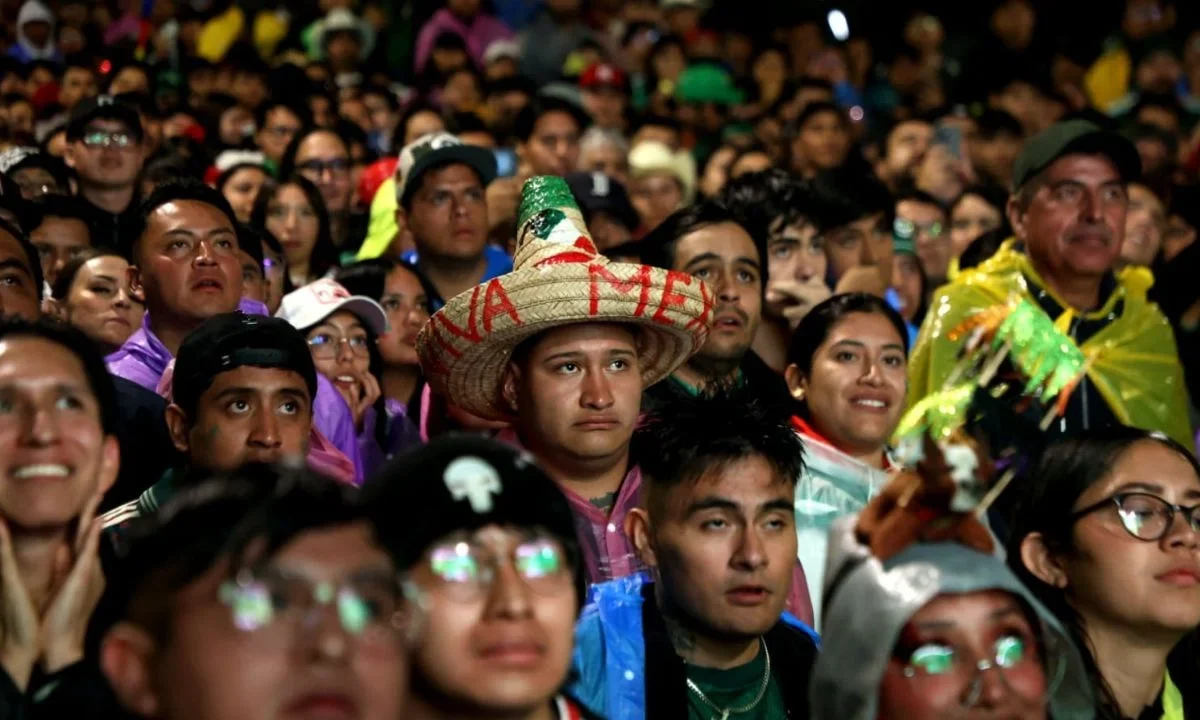 México es eliminado del Mundial 2026 tras caer 3-2 ante Inglaterra y ahoga el grito de emoción de la afición en el Ángel de la Independencia.