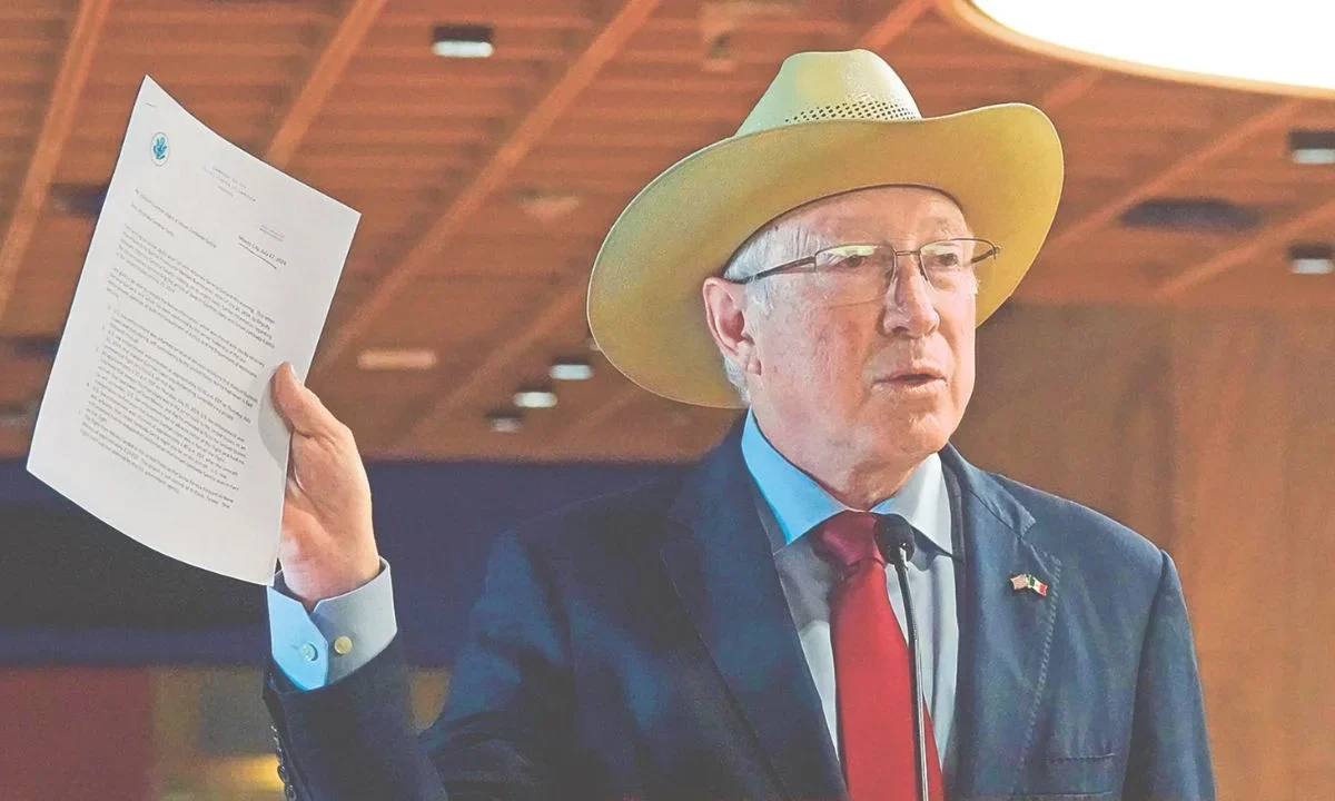 La FGR acusó que Ken Salazar, exembajador de EU, miente al negar la participación de su país en el secuestro de Ismael 'El Mayo' Zambada.