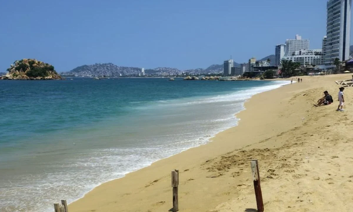 Ante el pronóstico de oleaje elevado por un nuevo evento de mar de fondo, autoridades de Acapulco emitieron aviso preventivo a la población.