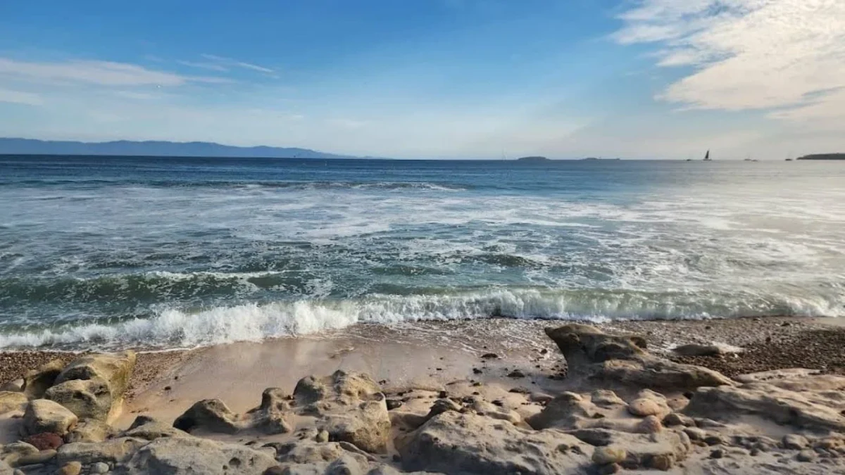 Debido a incumplimientos, la Semarnat revocó concesión a empresa en Playa Las Cocinas, Punta de Mita, en Nayarit.