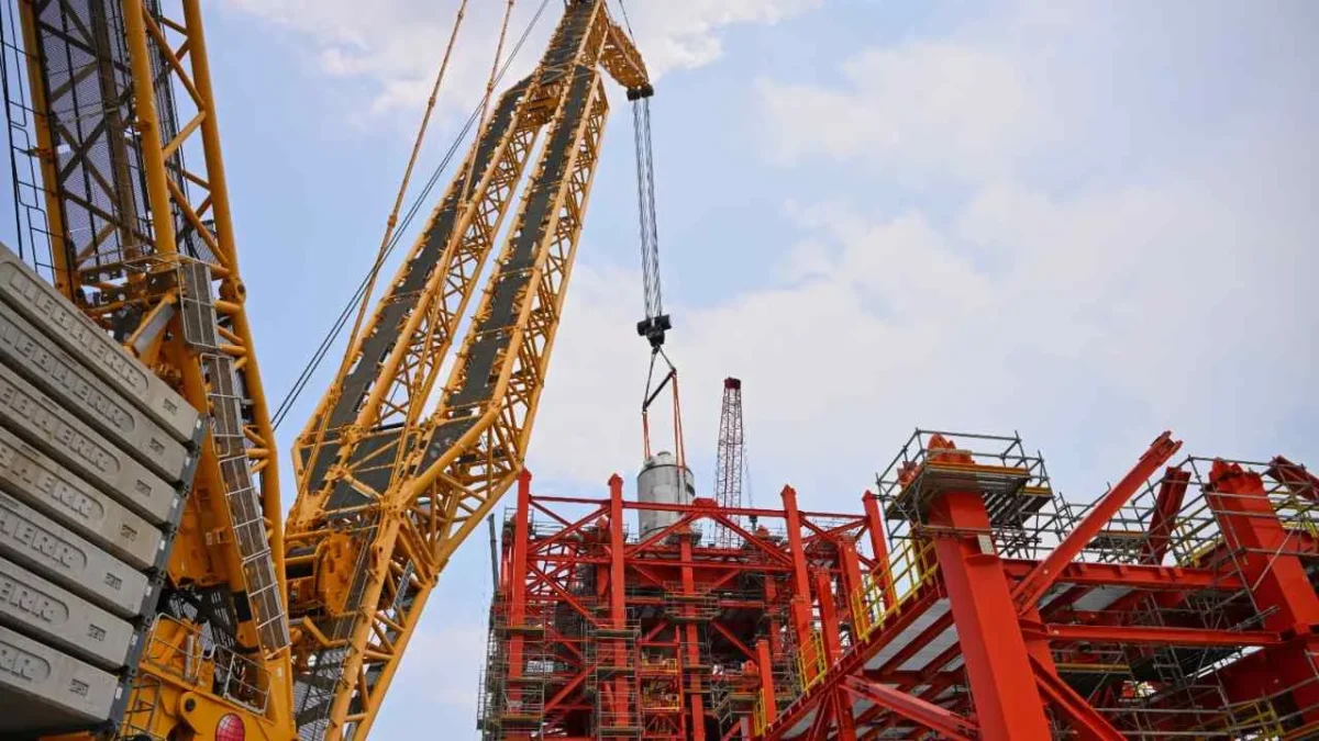 Ternium avanzó en la construcción de su nueva acería en Nuevo León con la instalación del reactor de Reducción Directa.