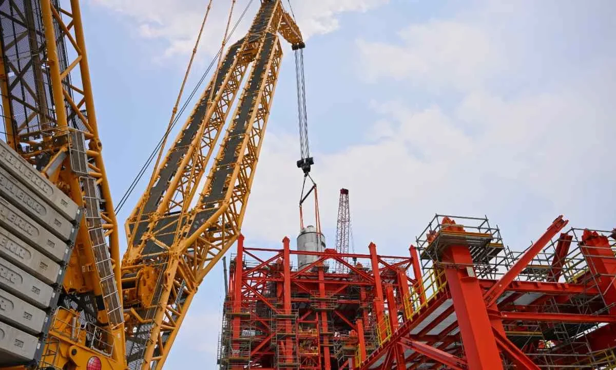 Ternium avanzó en la construcción de su nueva acería en Nuevo León con la instalación del reactor de Reducción Directa.