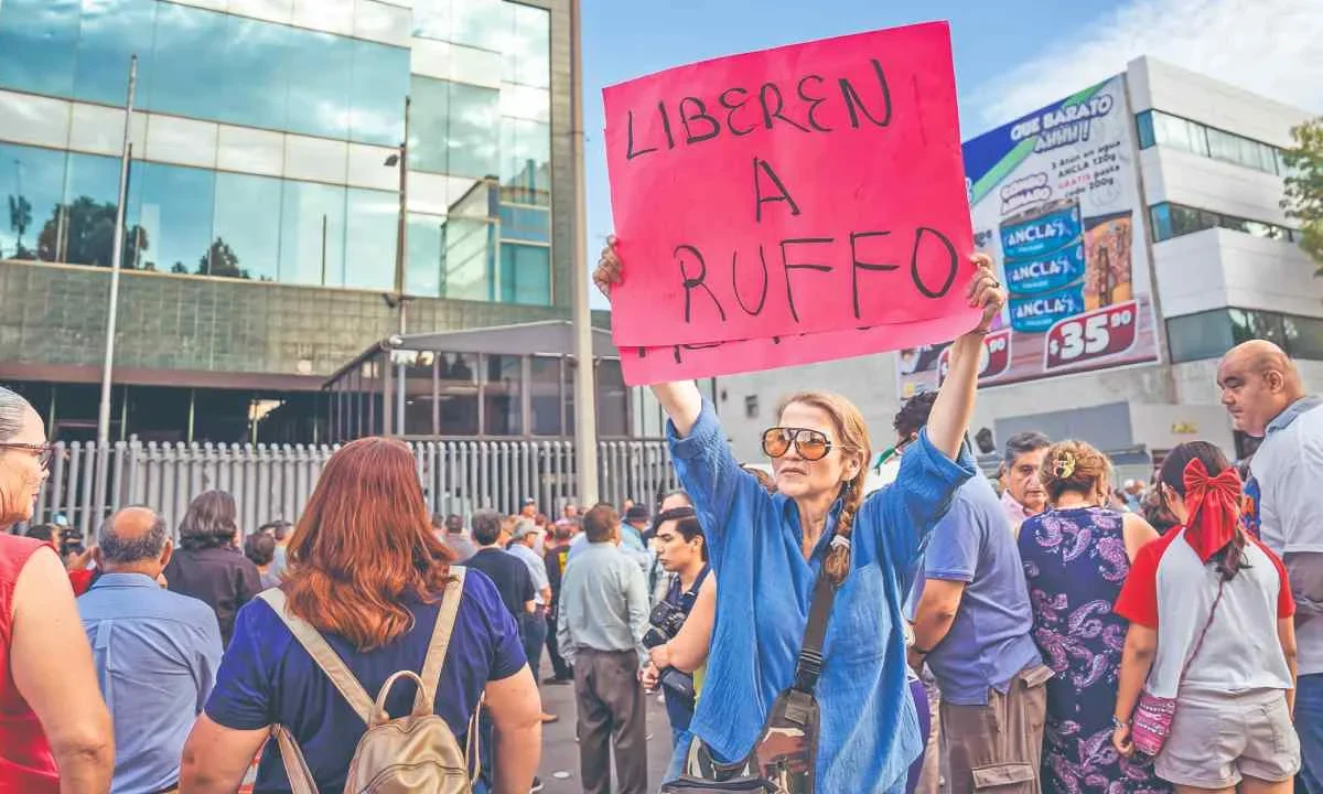 Una por una, revisan pruebas contra el exgobernador de Baja California, Ernesto Ruffo Appel.