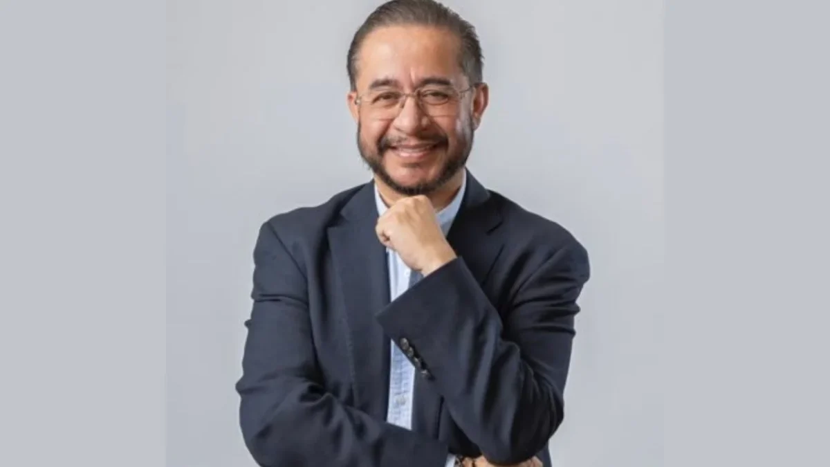 Hugo Eric Flores pedirá licencia como diputado