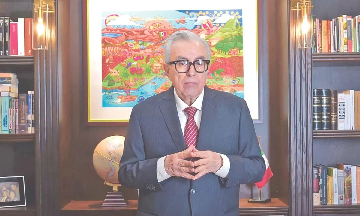 Sheinbaum da la espalda a Rocha y celebra su licencia