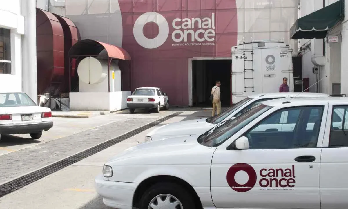 El Canal Once dio a conocer que retomó de manera pacífica las instalaciones de su emisora.