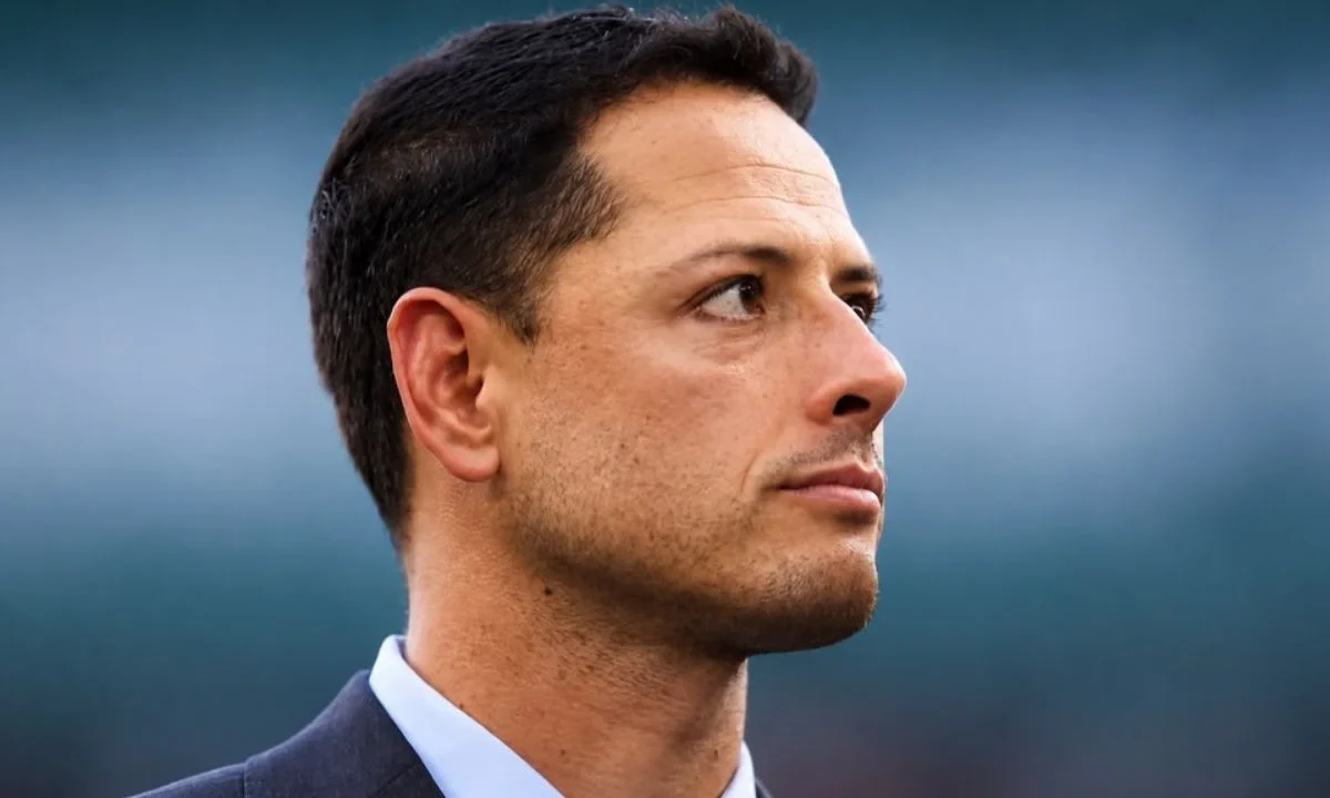El futbolista Javier 'Chicharito' Hernández reveló que su divorcio con Sarah Kohan le afectó económicamente de sobremanera; esto dijo.