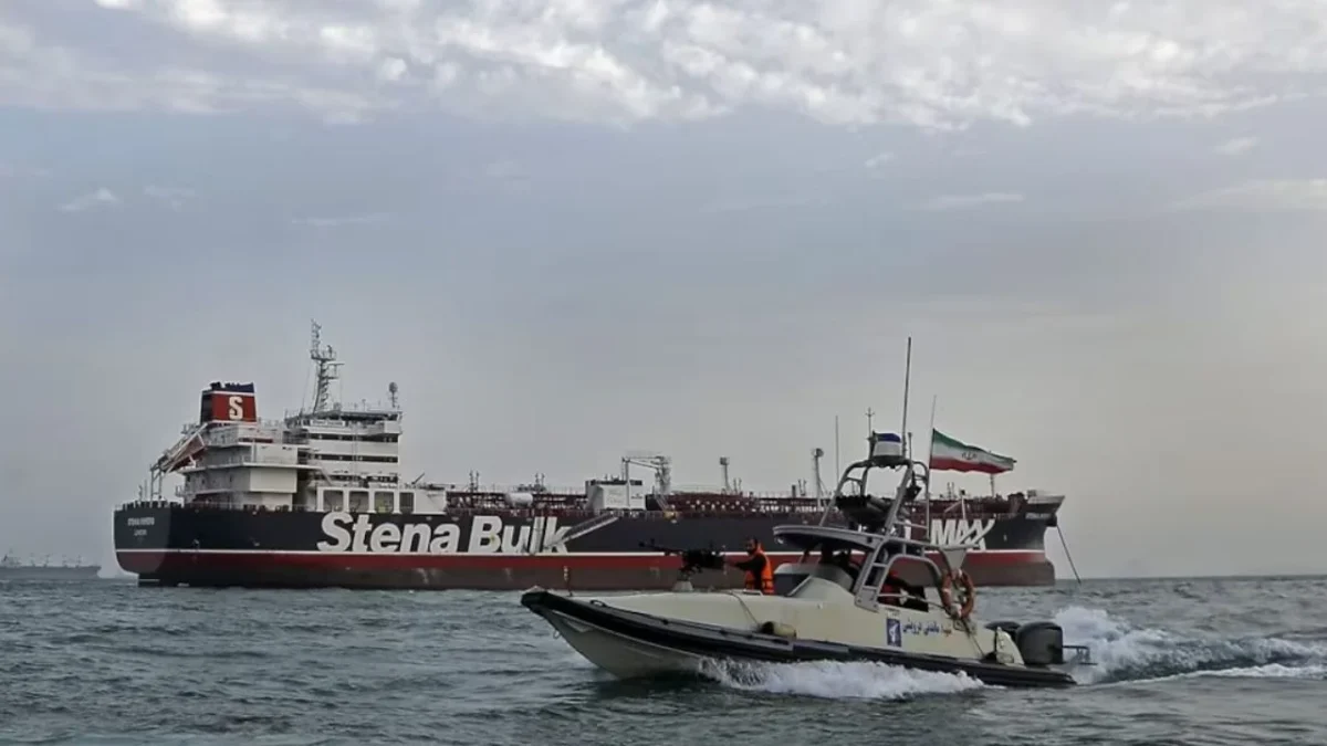 Estados Unidos llevó a cabo el domingo bombardeos sobre la isla de Larak, en Irán, los primeros desde hace un mes.