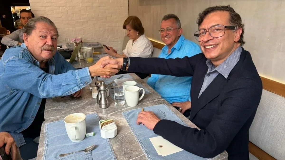 El expresidente de Colombia, Gustavo Petro, reapareció en México tras su mandato y anunció la publicación de un nuevo libro.