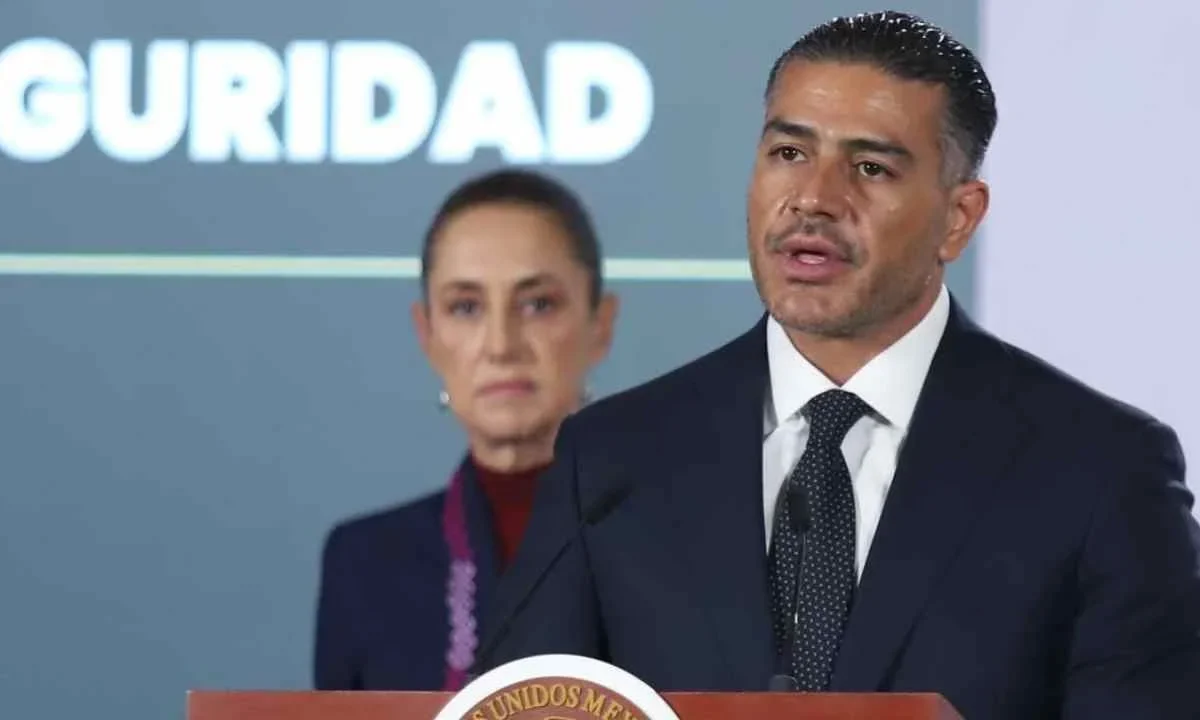 Omar García Harfuch participa en una conferencia de la DEA en Argentina.