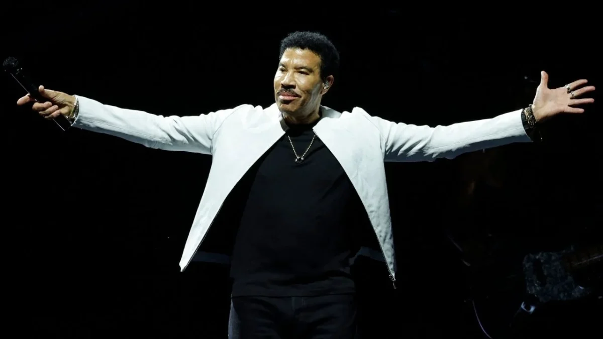 Lionel Richie tuvo que ser llevado de emergencia al hospital después de ofrecer un concierto en St. Louis, en Estados Unidos.