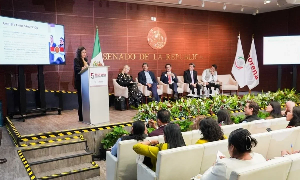 La consejera Jurídica de Presidencia, Luisa Alcalde, expuso ante diputados de Morena 11 reformas que son prioritarias para el Gobierno.
