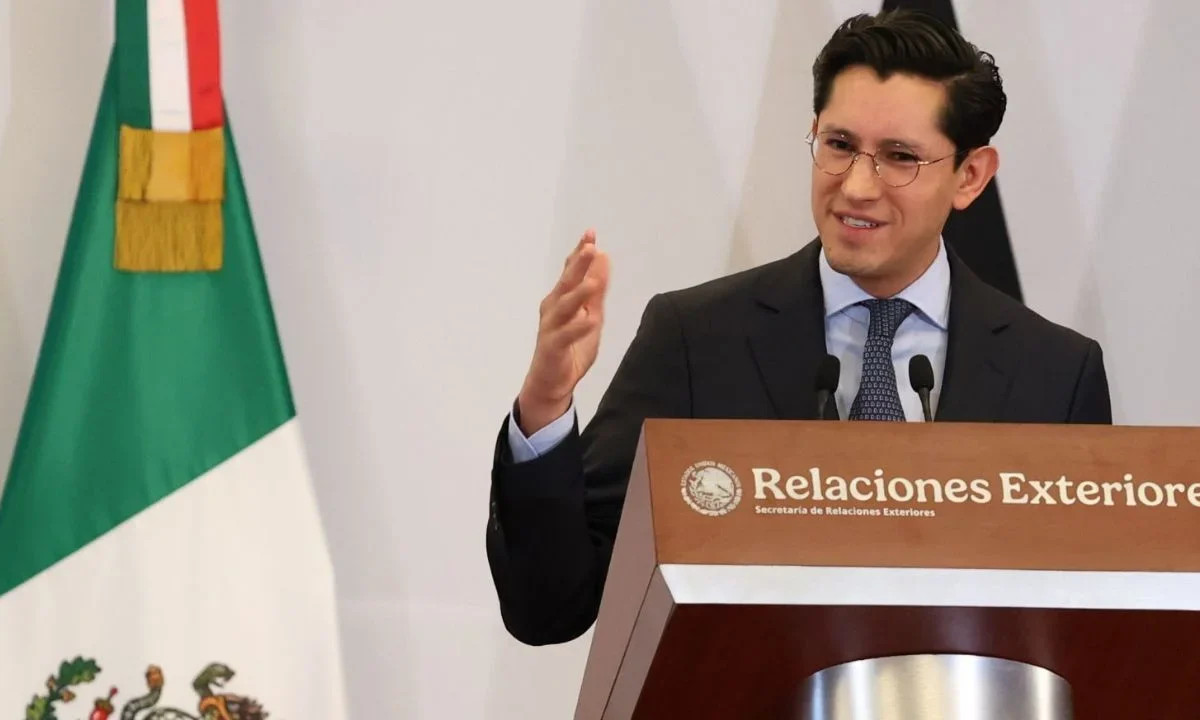 Roberto Velasco agradeció la gestión de Carlos Espá para el otorgamiento del salvoconducto a Betssy Chávez, quien ya se encuentra en México.