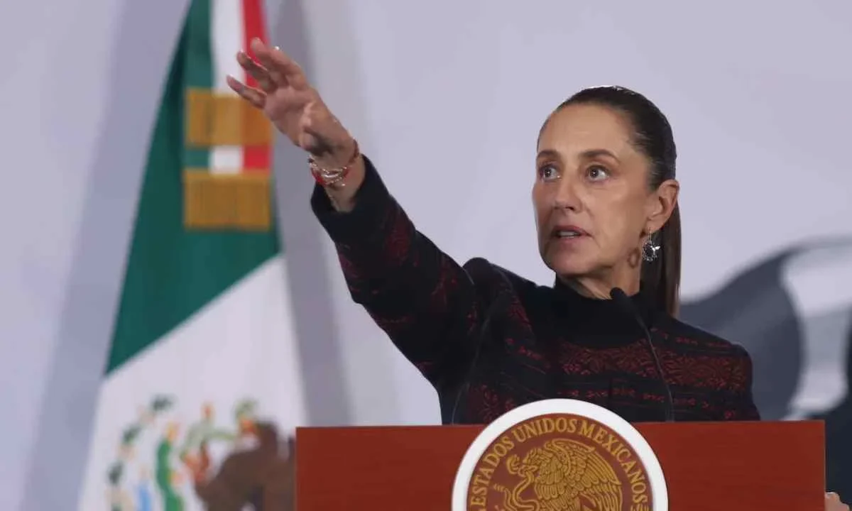 Claudia Sheinbaum adelantó que duplicará la meta nacional para crear 400 mil nuevos lugares de Educación Media Superior en todo el país.