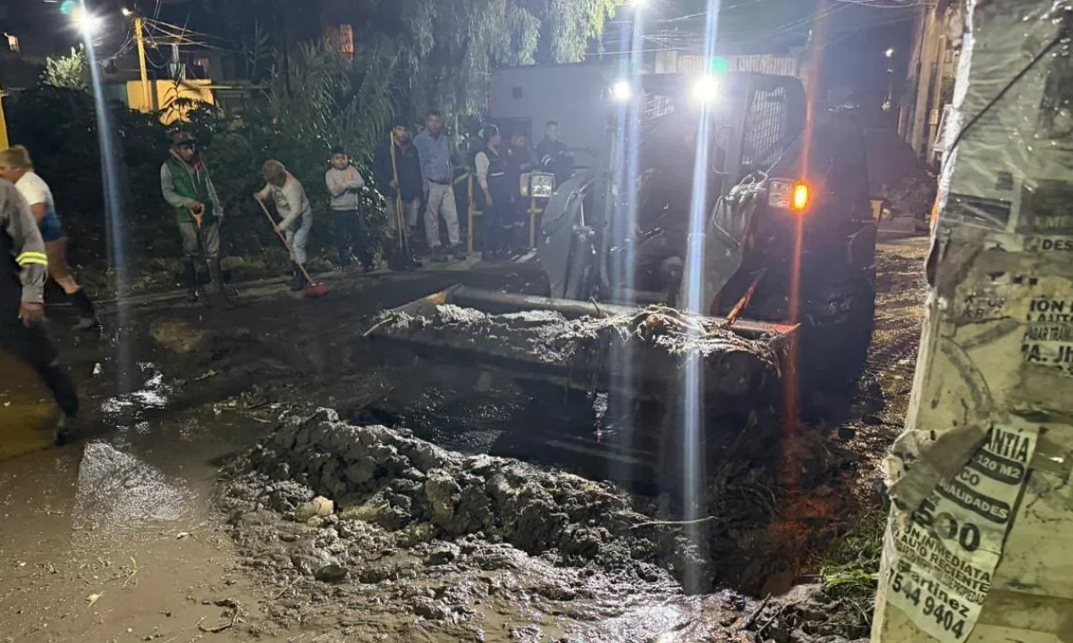 Fuerte lluvia colapsa vialidades primarias y calles en Ecatepec