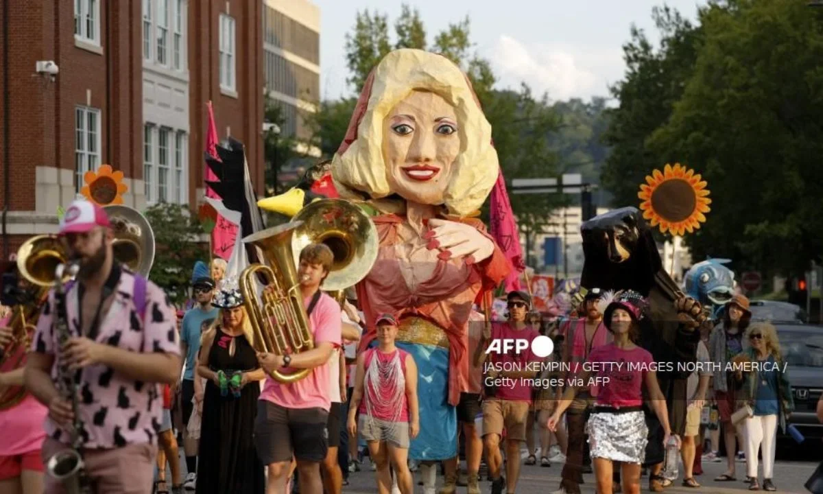 Institucionalizan en Día de Dolly Parton en California
